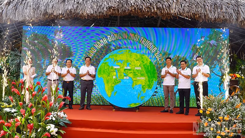 Nghi thức phát động Tháng hành động vì môi trường năm 2025 tại Đồng Tháp. (Ảnh: HỮU NGHĨA)