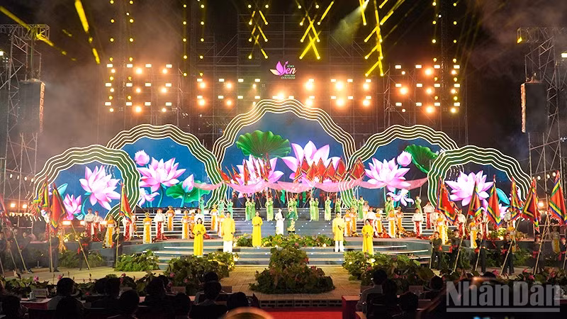Tiết mục nghệ thuật tại đêm khai mạc.