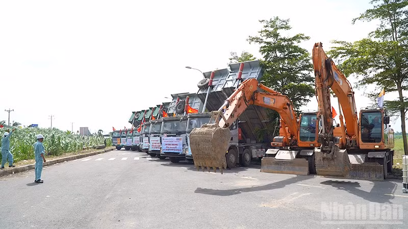 Nghi thức khởi công dự án.