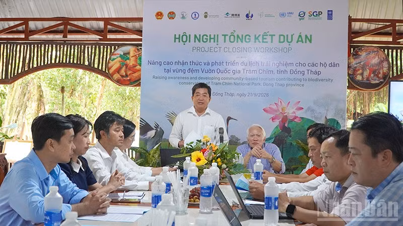 Phó Chủ tịch Hội Nông dân tỉnh Đồng Tháp Phạm Văn Toàn phát biểu tại hội nghị. (Ảnh: HỮU NGHĨA)