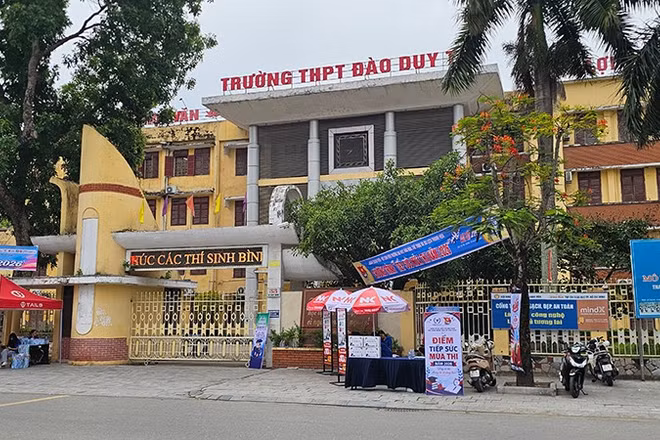 Trường trung học phổ thông Đào Duy Từ ở phường Hạc Thành, tỉnh Thanh Hóa.