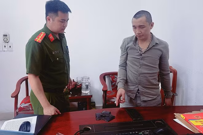 Đối tượng Đỗ Hải Sơn khai nhận với Công an trong 3 túi ni-lông có chứa ma túy.