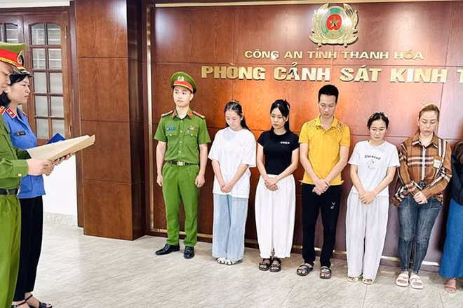 Cơ quan chức năng tỉnh Thanh Hóa thi hành quyết định khởi tố vụ án, bị can.