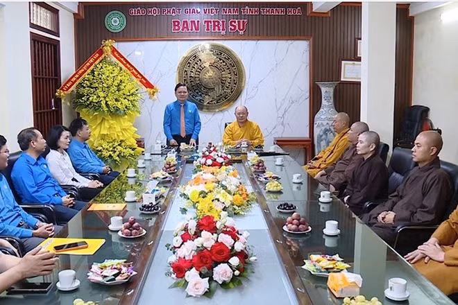 Lãnh đạo Ủy ban Trung ương Mặt trận Tổ quốc Việt Nam chúc mừng Giáo hội Phật giáo Thanh Hóa nhân Đại lễ Phật đản.