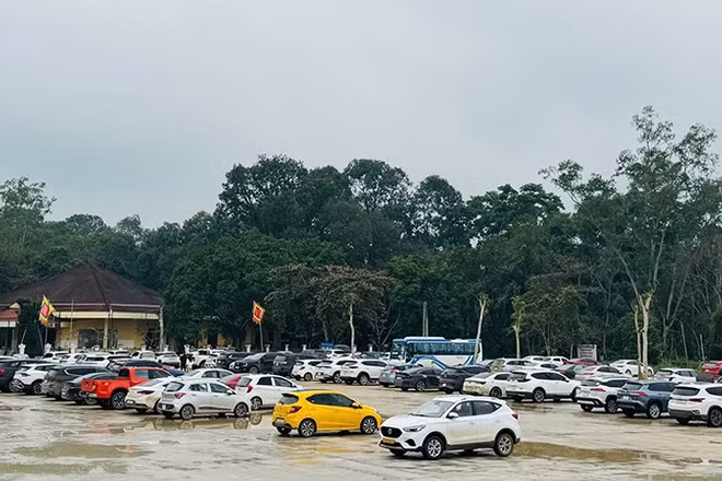 Bãi đậu, đỗ xe miễn phí ở khu vực Di tích lịch sử Lam Kinh.