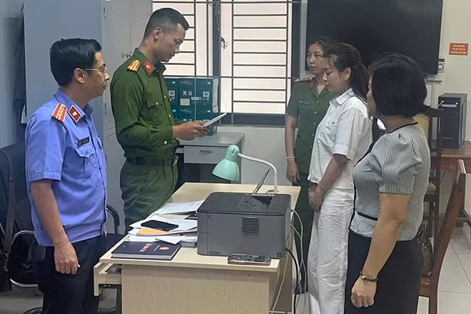 Cơ quan chức năng tỉnh Thanh Hóa công bố, kiểm sát thi hành Quyết định khởi tố, lệnh tạm giam bị can.