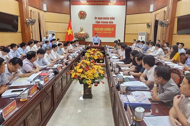 Quang cảnh phiên họp Ủy ban nhân dân tỉnh Thanh Hóa thường kỳ tháng 9.