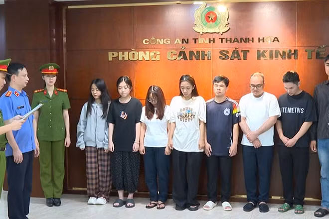 Cơ quan Cảnh sát điều tra thi hành quyết định khởi tố các bị can.