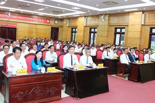 Các đại biểu tham dự kỳ họp thứ 5, Hội đồng nhân dân tỉnh Thanh Hóa khóa XIX.
