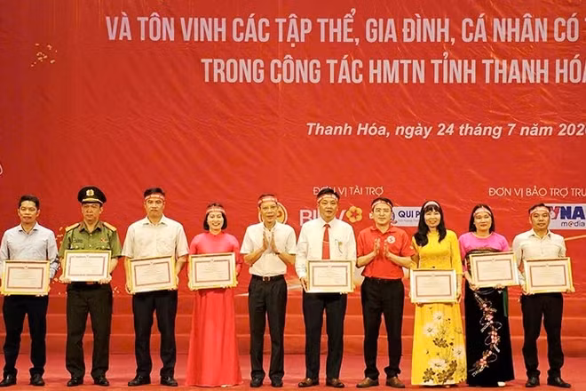 Thanh Hóa khen thưởng tập thể, gia đình tiêu biểu trong hoạt động hiến máu.