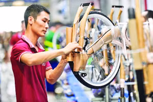 Dây chuyền sản xuất xe đạp Thống Nhất, góp phần nâng tầm giá trị sản phẩm “Made in Vietnam”. (Ảnh: THÀNH ĐẠT) 
