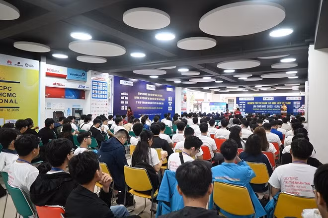 Gần 200 sinh viên tham dự OlpAI'25.