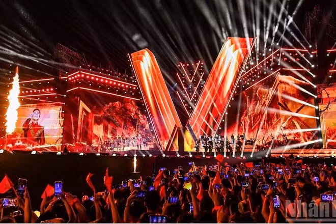 Concert quốc gia “Tổ quốc trong tim” là chương trình nghệ thuật đặc biệt do Báo Nhân Dân, Ủy ban nhân dân thành phố Hà Nội phối hợp tổ chức tháng 8/2025. Tại chương trình, khán giả đã có dịp cùng hòa giọng, cùng tự hào và cùng sống lại những giá trị đã làm nên sức mạnh Việt Nam.