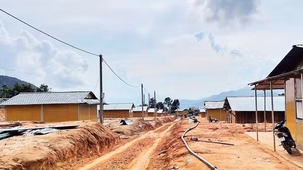 Khu tái định cư bản Pa Cheo, xã Hua Bum, tỉnh Lai Châu đang hoàn thiện kết cấu hạ tầng.