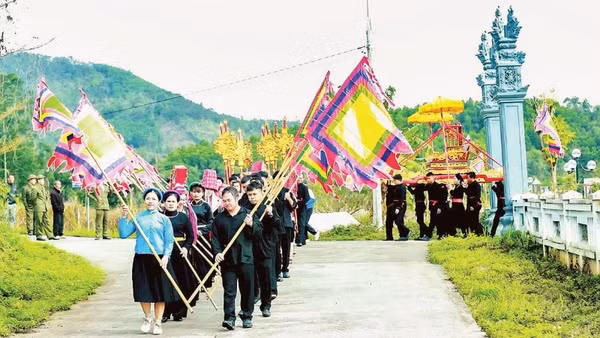 Lễ rước sắc bài vị Thành hoàng làng Hoàng Cần trong lễ hội đình Lục Nà năm 2026.