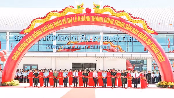 Sân bay quân sự Phan Thiết đưa vào hoạt động, tạo thế trận quốc phòngan ninh vững mạnh, góp phần phát triển kinh tế-xã hội.