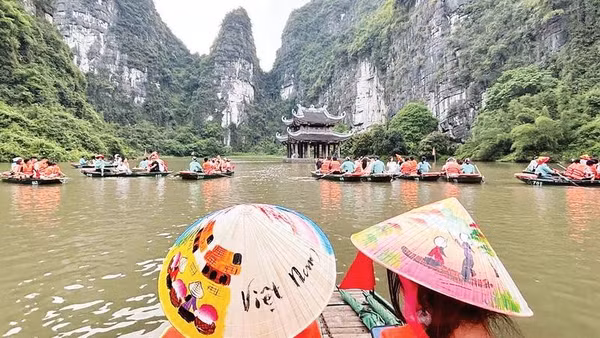 Ninh Bình hiện có 15 khu, điểm du lịch được công nhận, gần 60 khu, điểm và địa điểm có tiềm năng phát triển du lịch.
