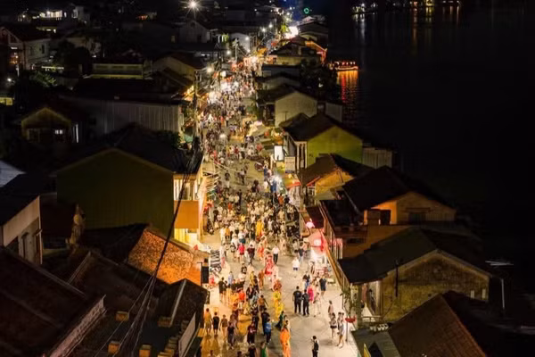 Phố cổ Bao Vinh đang được phường Hóa Châu tập trung chỉnh trang, tăng sức hút của điểm đến du lịch. (Ảnh: DƯƠNG QUANG TIẾN)