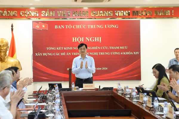 Đồng chí Nguyễn Duy Ngọc, Ủy viên Bộ Chính trị, Bí thư Trung ương Đảng, Trưởng Ban Tổ chức Trung ương phát biểu tại hội nghị. (Ảnh: HIỀN HÒA)