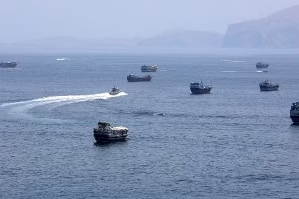 Quang cảnh eo biển Hormuz ngày 20/6/2026. (Ảnh: THX/TTXVN) 