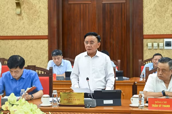 Đồng chí Trần Cẩm Tú, Ủy viên Bộ Chính trị, Thường trực Ban Bí thư, Trưởng Ban Chỉ đạo chủ trì hội nghị. (Ảnh: DUY LINH)