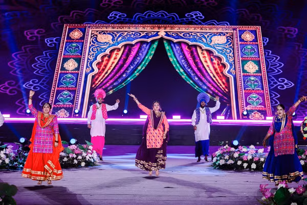 Festival Thăng Long-Hà Nội ghi dấu ấn với nhiều đoàn nghệ thuật quốc tế tham gia, trong đó có đoàn Ấn Độ.