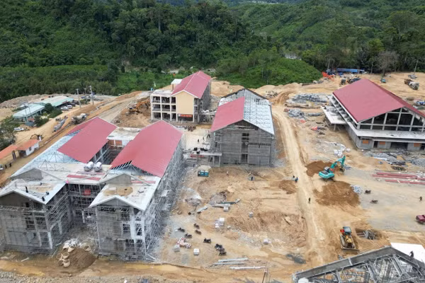 Toàn cảnh dự án Trường phổ thông nội trú liên cấp tiểu học-trung học cơ sở La Êê đang hoàn thiện.