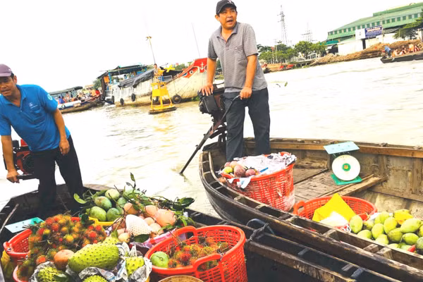 Trải nghiệm chợ nổi và thưởng thức những đặc sản vùng miền là điểm nhấn thu hút khách du lịch khi đến với Cần Thơ.