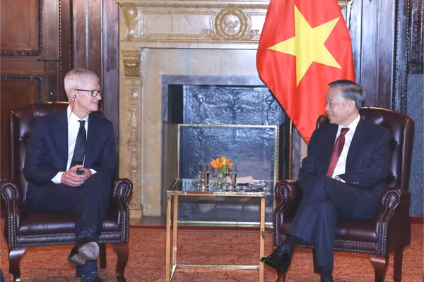 Tổng Bí thư, Chủ tịch nước Tô Lâm tiếp ông Tim Cook, Chủ tịch điều hành Tập đoàn Apple. (Ảnh: Thống Nhất/TTXVN) 