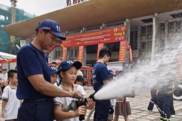 Triển lãm diễn ra từ ngày 9-12/9. (Ảnh: HƯƠNG THU)