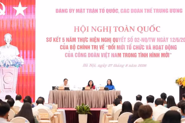 Hội nghị toàn quốc sơ kết 5 năm thực hiện Nghị quyết số 02-NQ/TW của Bộ Chính trị về “Đổi mới tổ chức và hoạt động của Công đoàn Việt Nam trong tình hình mới". (Ảnh: Thanh tra Chính phủ)
