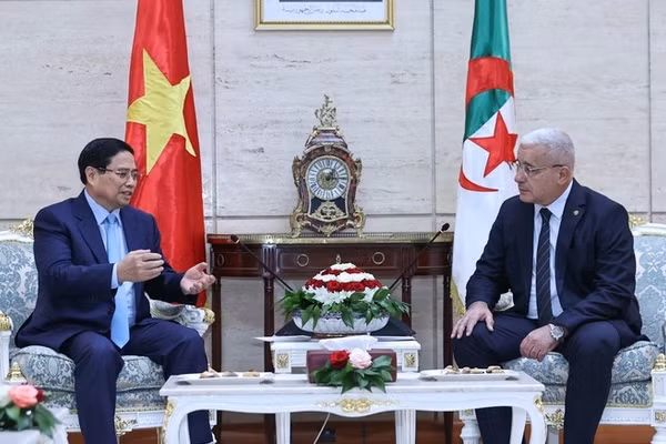 Thủ tướng Phạm Minh Chính mong Hạ viện Algeria ủng hộ hai Chính phủ trong quá trình triển khai khuôn khổ Đối tác chiến lược; trong đó có việc tích cực sớm phê chuẩn các hiệp định đã ký kết nhất là các hiệp định về thuế, đầu tư và thương mại. (Ảnh: VGP/Nhật Bắc)