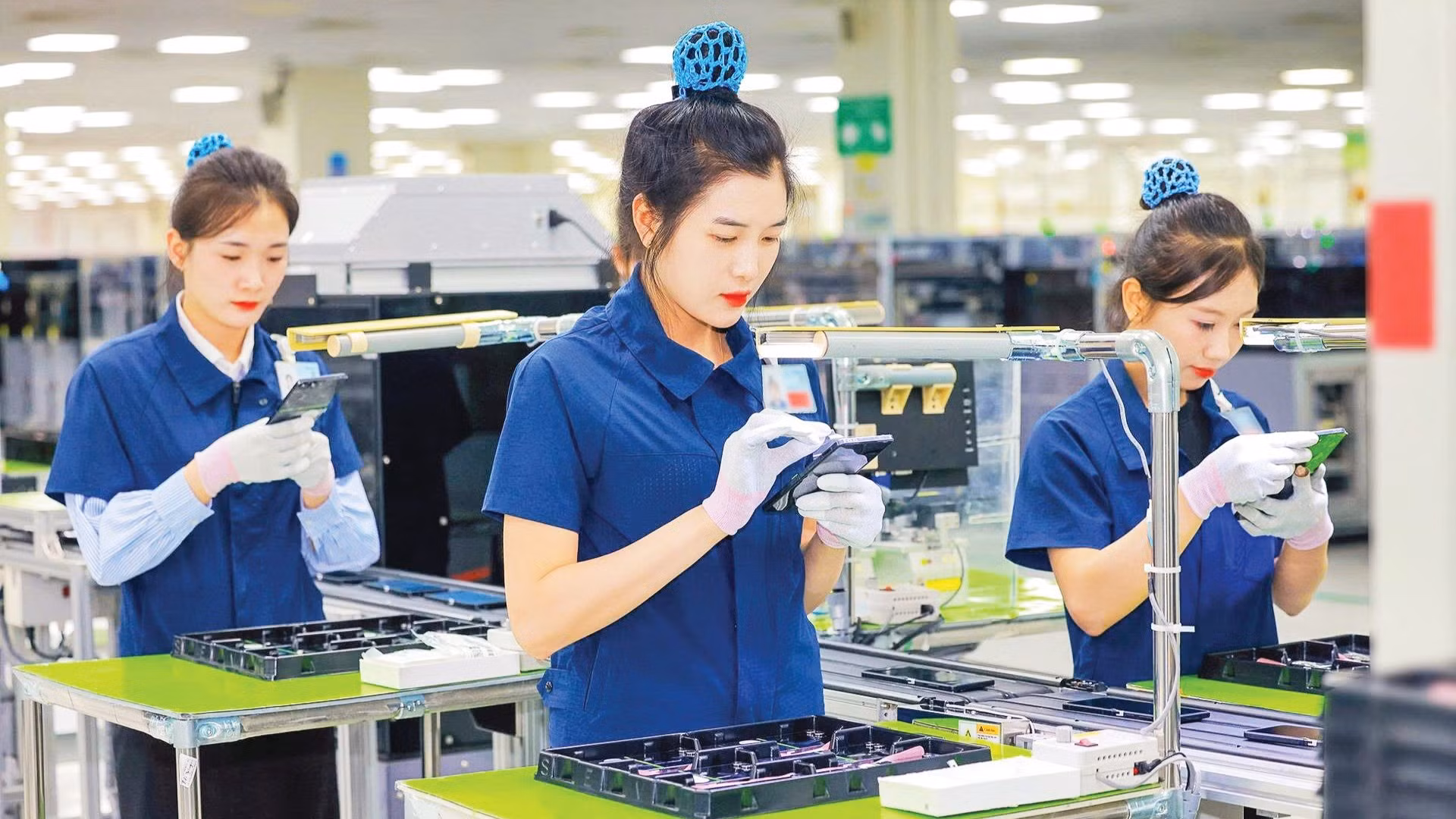 Dây chuyền sản xuất tại Nhà máy Samsung Electronics, Khu công nghiệp Yên Phong, thành phố Bắc Ninh. (Ảnh: HOÀNG PHƯƠNG) 