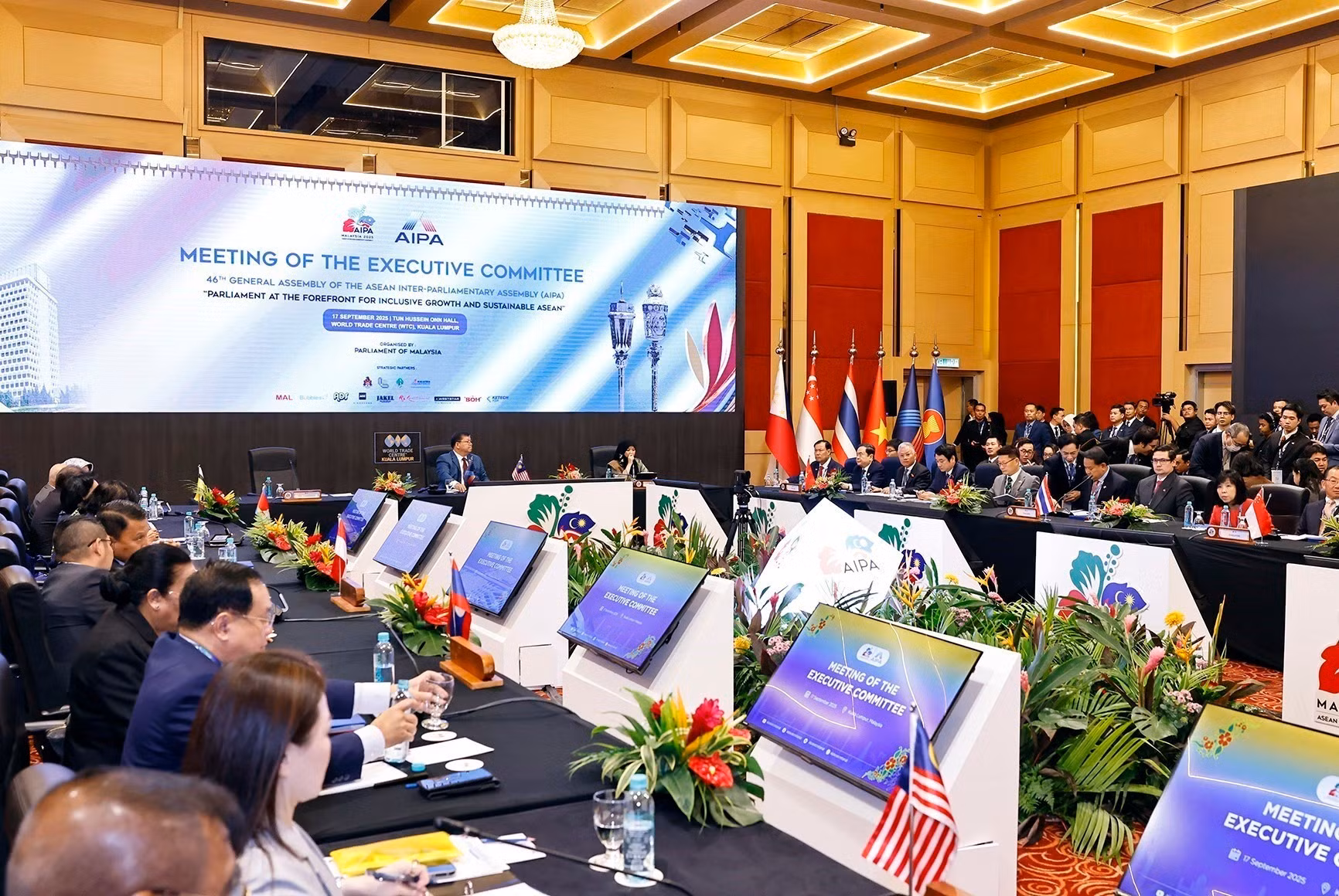 vna-potal-chu-tich-quoc-hoi-tran-thanh-man-du-phien-hop-ban-dieu-hanh-aipa-8279671.jpg