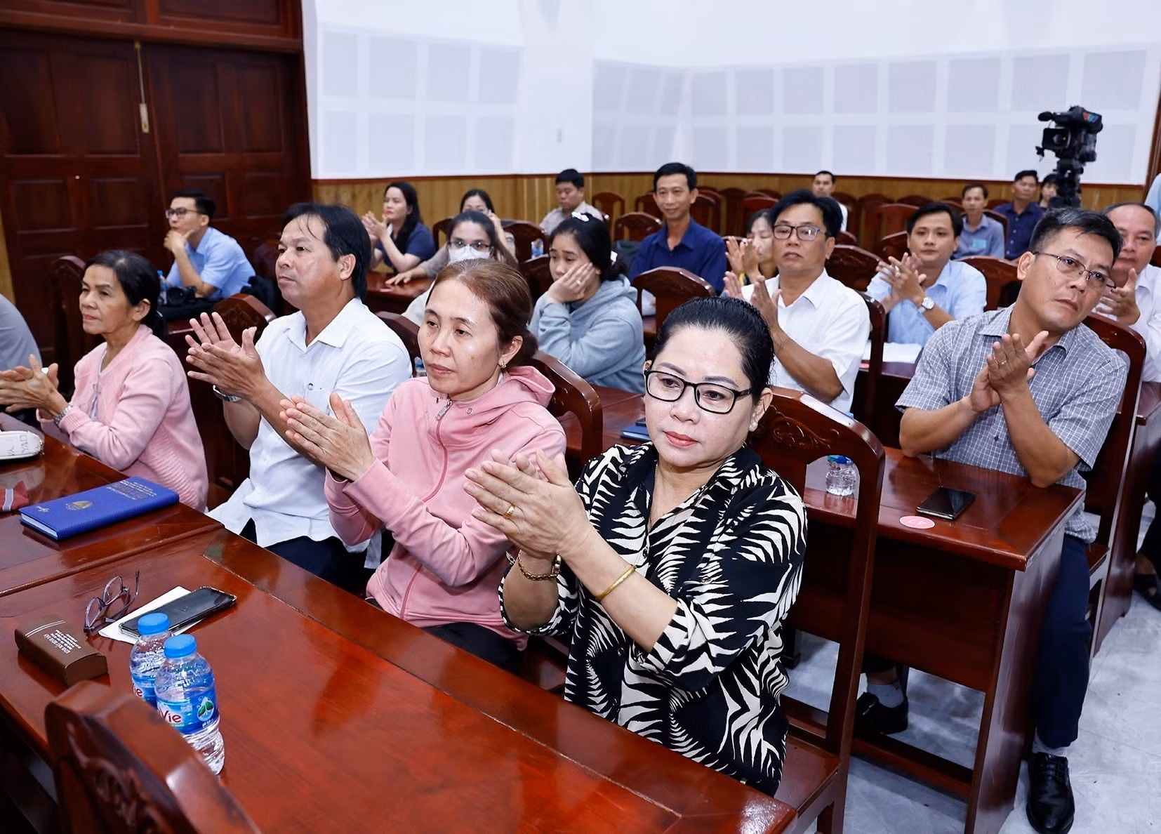 vna-potal-chu-tich-quoc-hoi-tran-thanh-man-tiep-xuc-cu-tri-sau-ky-hop-thu-10-tai-thanh-pho-can-tho-8469258.jpg