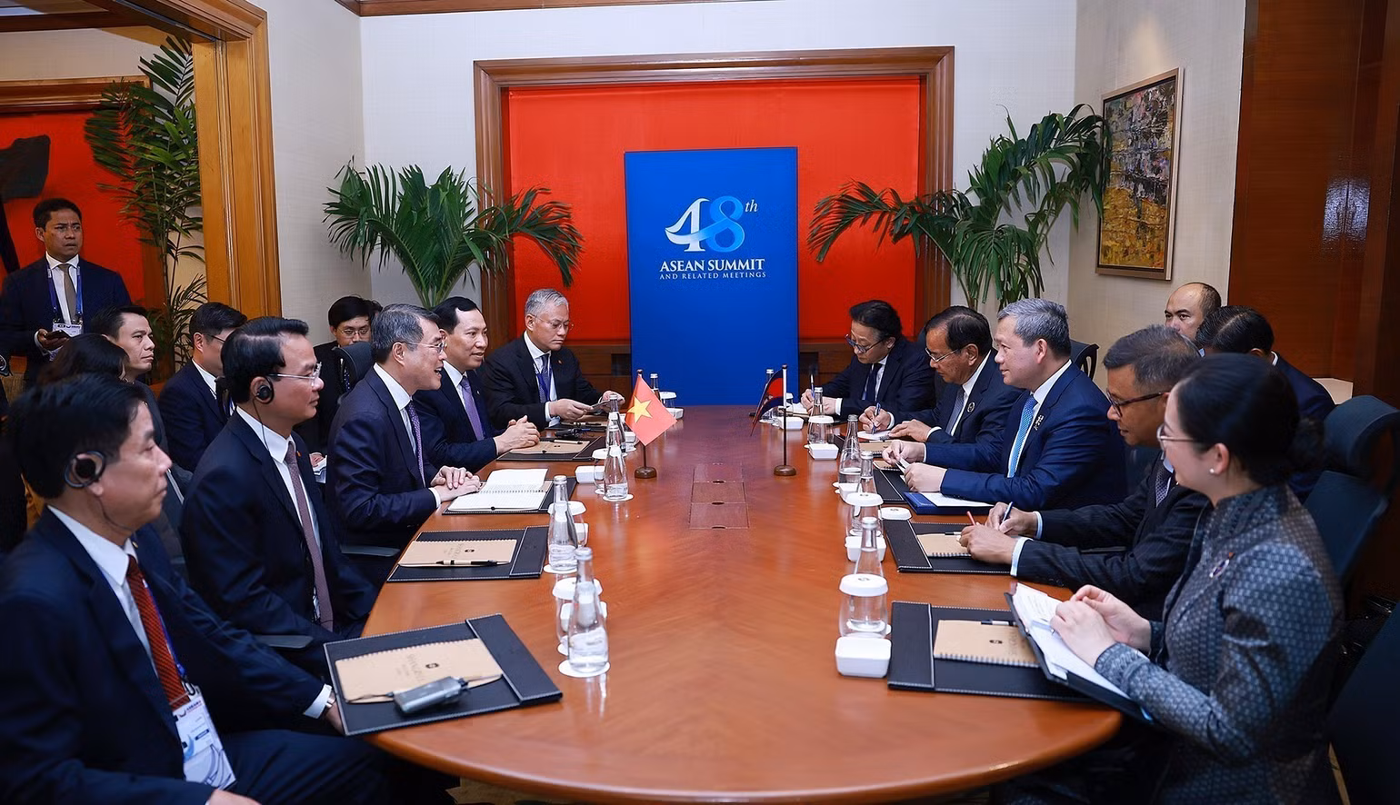vna-potal-thu-tuong-le-minh-hung-gap-thu-tuong-campuchia-8746724.jpg