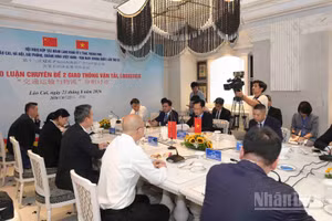 Các đại biểu tham dự phiên thảo luận chuyên đề giao thông vận tải, logistics. (Ảnh: CÔNG HẢI)