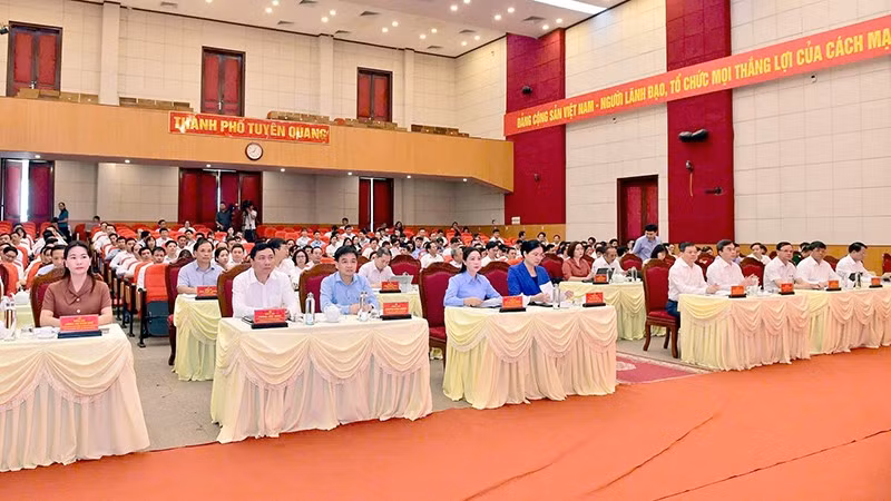 Các đại biểu tham dự hội nghị.