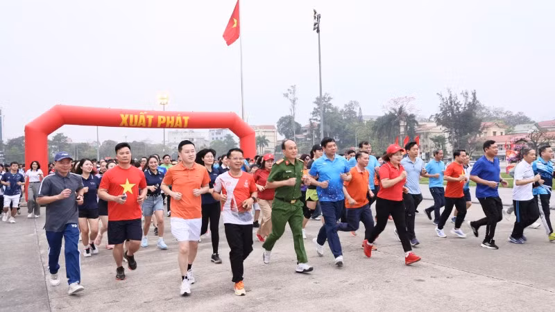 Gần 3.000 người tại Tuyên Quang tham dự Ngày chạy Olympic vì sức khỏe toàn dân-Vì an ninh Tổ quốc.