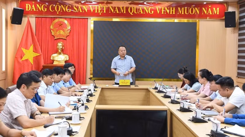 Đồng chí Phan Huy Ngọc, Chủ tịch Ủy ban nhân dân tỉnh Tuyên Quang chủ trì làm việc với Ban Chỉ đạo Kỳ thi tốt nghiệp trung học phổ thông năm 2026 của tỉnh.