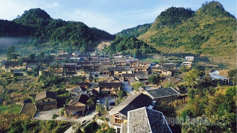lang-van-hoa-du-lich-thon-lo-lo-chai-thu-hut-luong-lon-du-khach-boi-ve-dep-binh-di-yen-binh.jpg