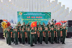 Trật tự viên du lịch của Thanh niên xung phong Thành phố Hồ Chí Minh ra mắt, chính thức đi vào hoạt động tại phường Vũng Tàu. (Ảnh: Đình Thìn)
