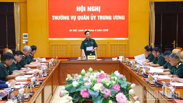Đại tướng Phan Văn Giang chủ trì hội nghị. 