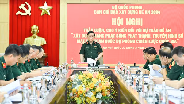 Đại tướng Nguyễn Trọng Nghĩa chủ trì hội nghị. 