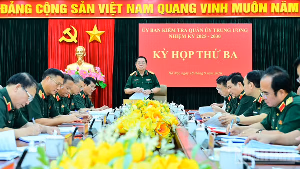 Đại tướng Nguyễn Trọng Nghĩa phát biểu tại kỳ họp. (Ảnh: QUANG PHONG)