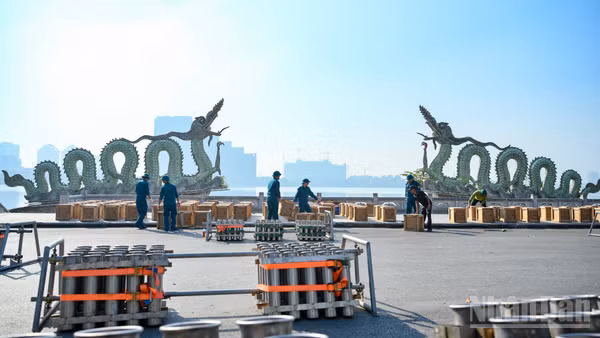 Trận địa pháo hoa số 5 tại Hồ Tây đã hoàn tất các công đoạn chuẩn bị.