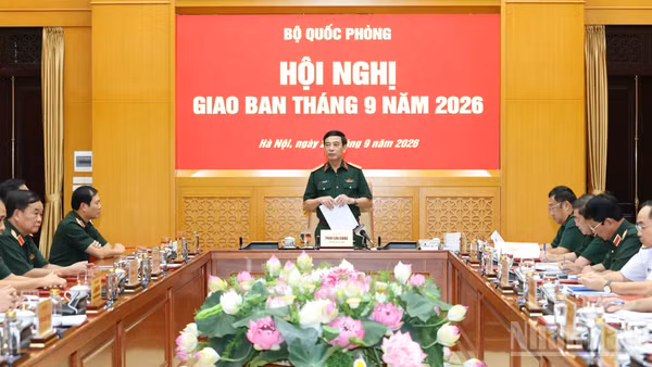 Đại tướng Phan Văn Giang chủ trì hội nghị. (Ảnh: QUANG PHONG)