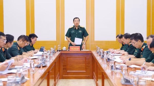 Thượng tướng Phạm Hoài Nam chủ trì buổi làm việc.