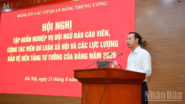 Đồng chí Nguyễn Thanh Nhàn, Phó Bí thư Đảng ủy các cơ quan Đảng Trung ương phát biểu tại hội nghị. (Ảnh: PHẠM CƯỜNG)