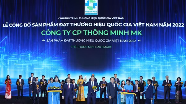 Lãnh đạo MK Smart nhận giải thưởng Thương hiệu Quốc gia